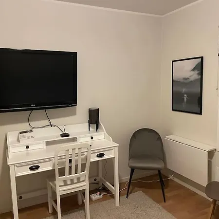 By The Sea. Hybel/Room In South Of Troms Central Tromso Exterior photo