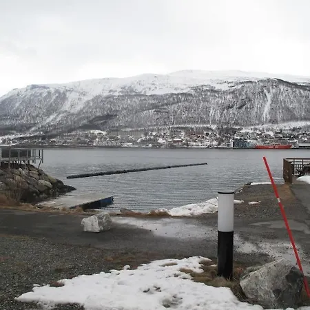 By The Sea. Hybel/Room In South Of Troms Central Tromso Exterior photo