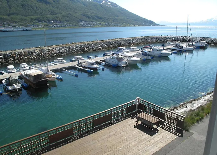 By The Sea. Hybel/Room In South Of Troms Central