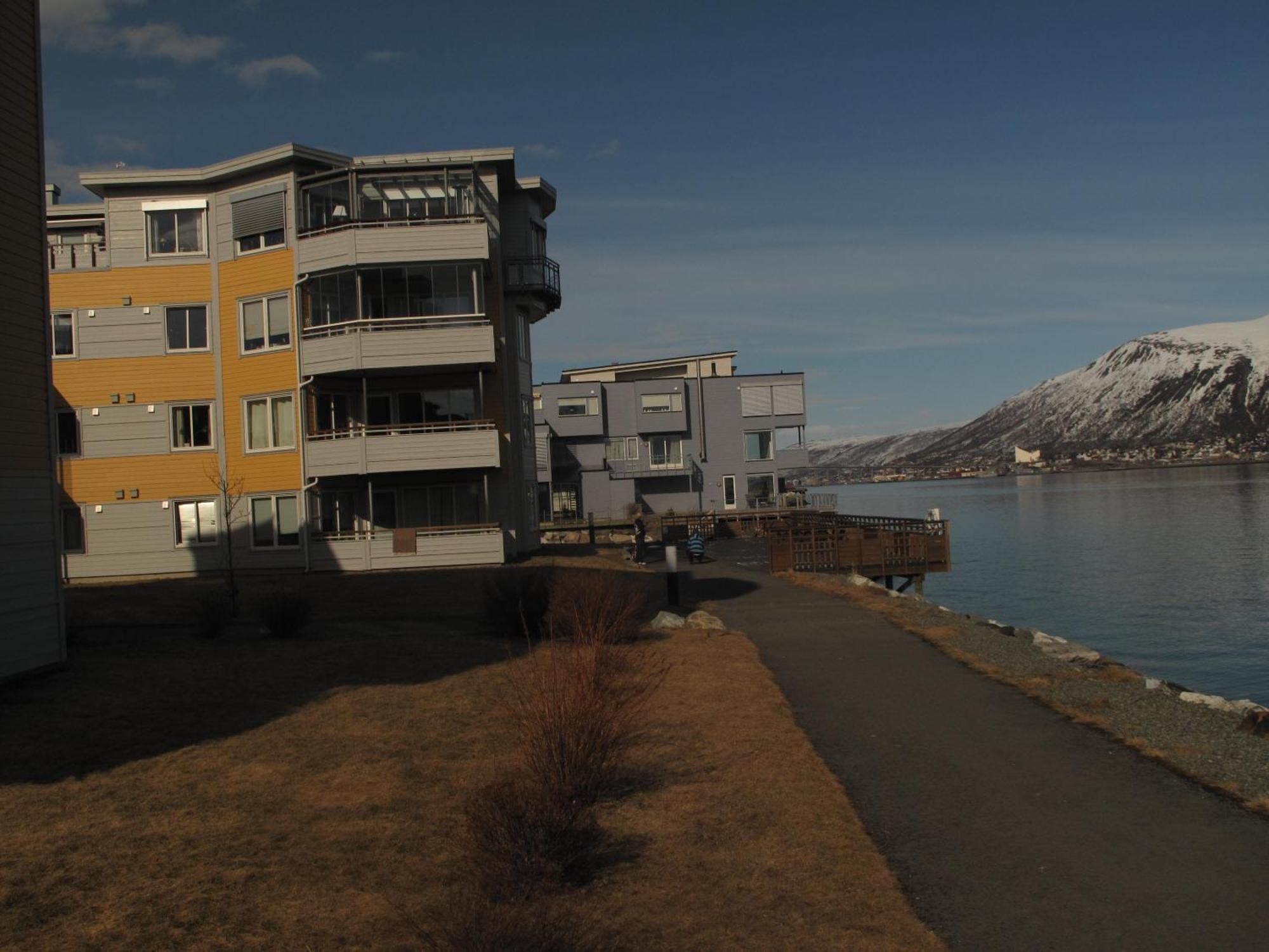 Apartment By The Sea. Hybel/room In South Of Troms